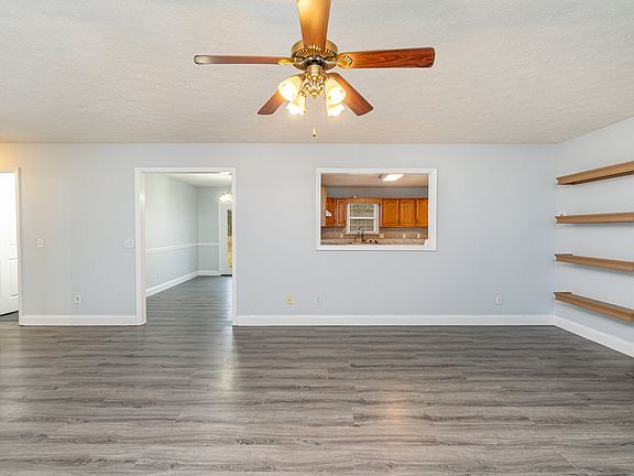 4th image of 329 Grandview Dr NE