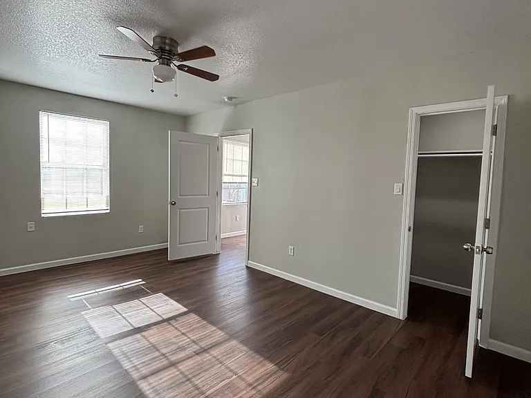 7046 Avenue F — Photo 72