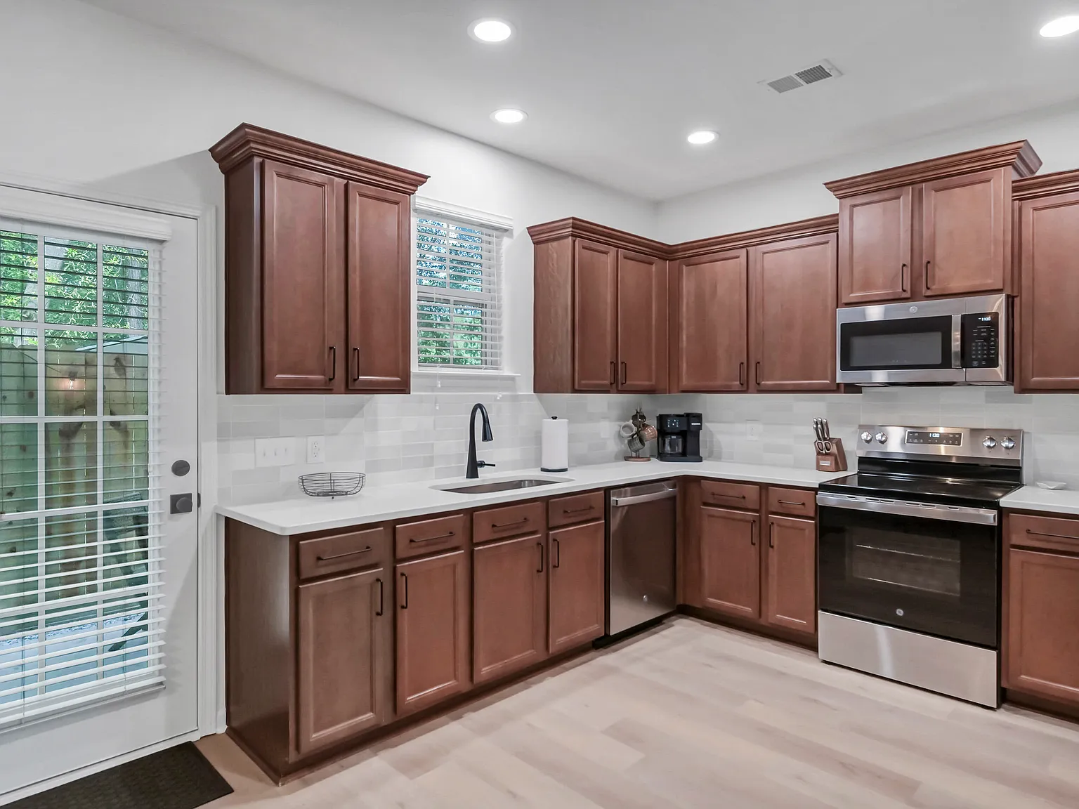 3 bed, $3,500 — Photo 3