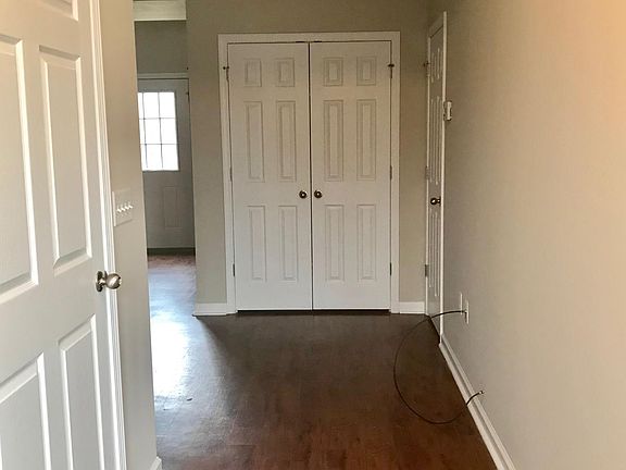 2nd image of 806 Melanie Ln