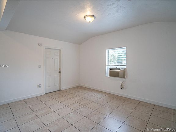 5th image of 705 Lenox Ave APT 9A
