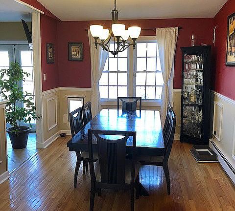 4th image of 8 Blossom Ln