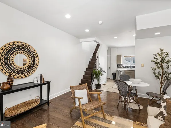 902 Emily St, Philadelphia, PA 19148