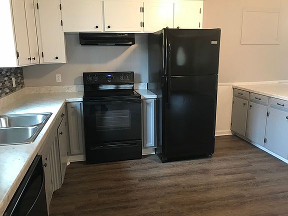 3rd image of 807 Woodlawn Dr
