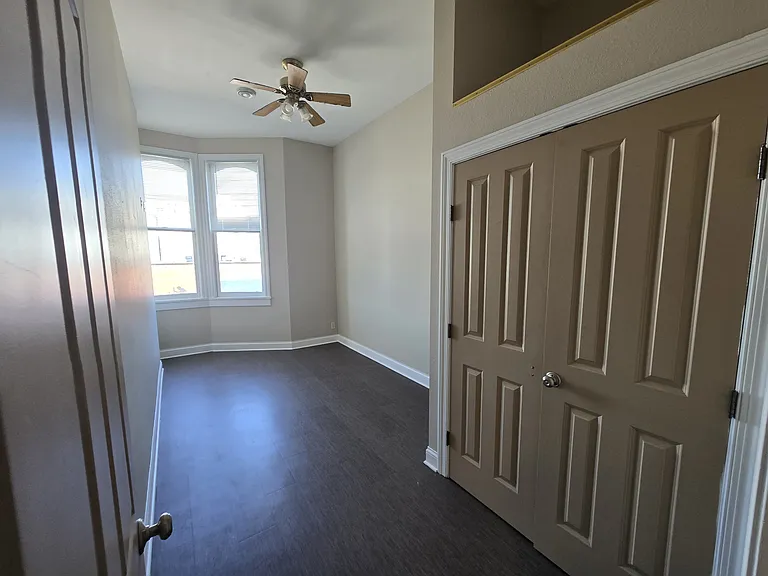 207 E 3rd St #1 — Photo 5