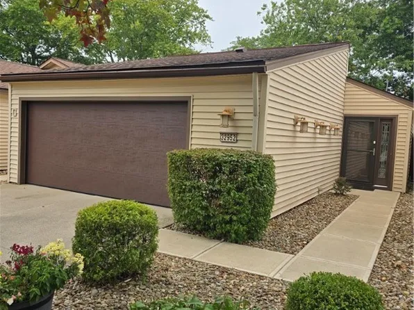 32952 Fern Tree Ln, North Ridgeville, OH 44039