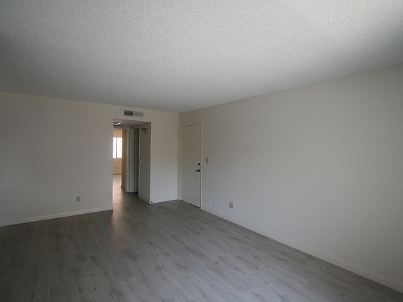5th image of 2301 N Fairview St