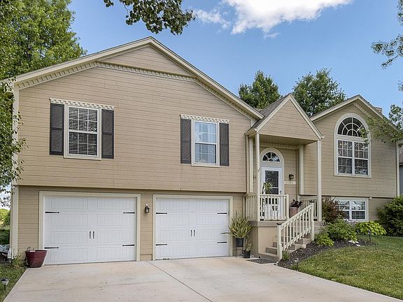 2nd image of 1101 SE Princeton Dr