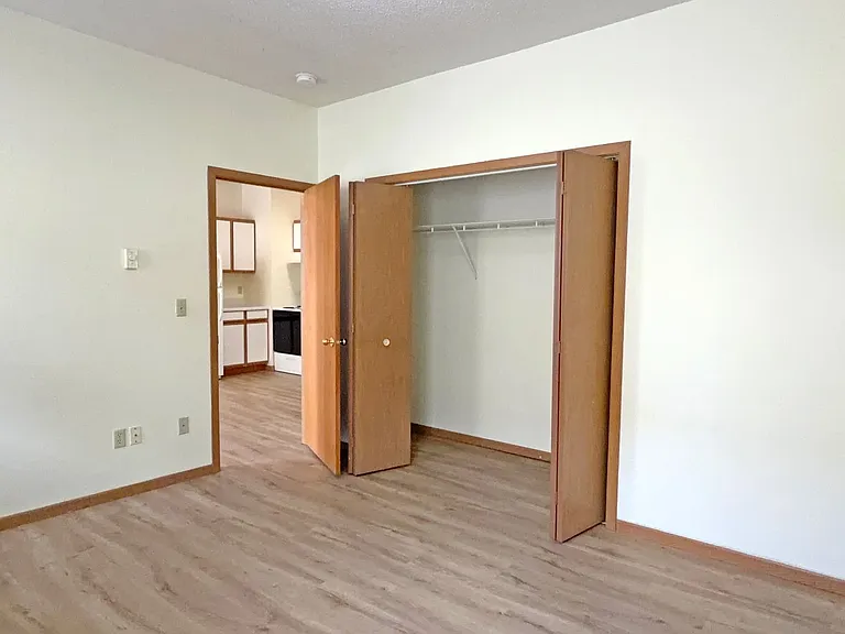 6 North Main Street - Downtown apartments on second floor above commercial spaces. — Photo 10