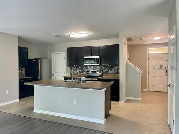 5th image of 833 Wiltonway Dr