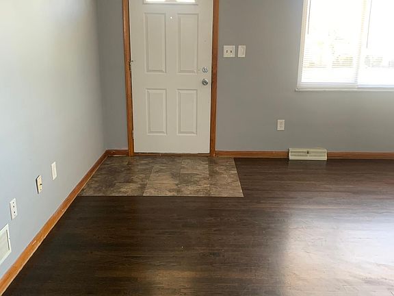 5th image of 314 Lawrence Ave