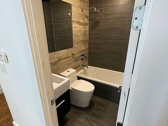 4th image of 353 Irving Ave #1C