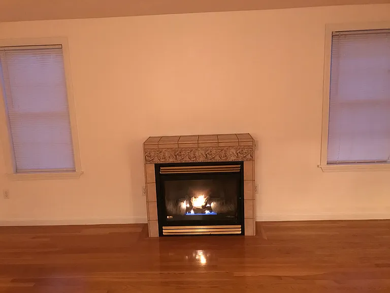 577 Winter St — Photo 28