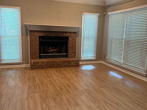5th image of 317 Welton Way