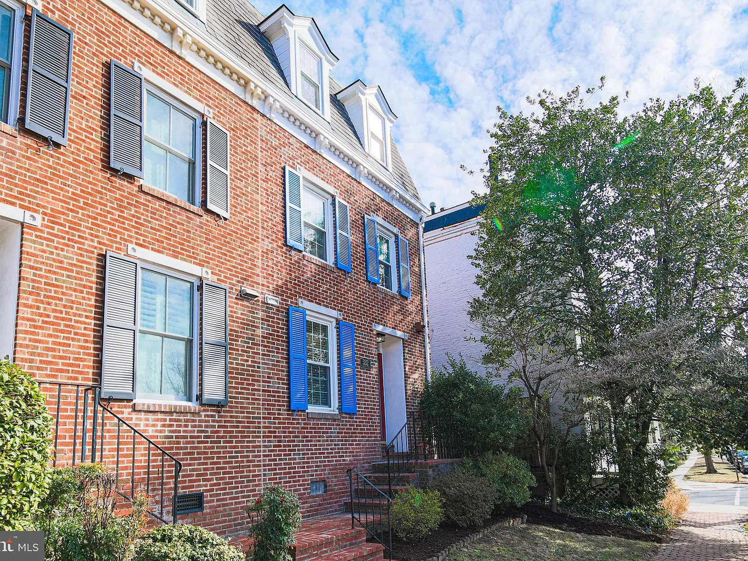 3 bed, 2.5 bath, 1800 sqft, $5,800 — Photo 3
