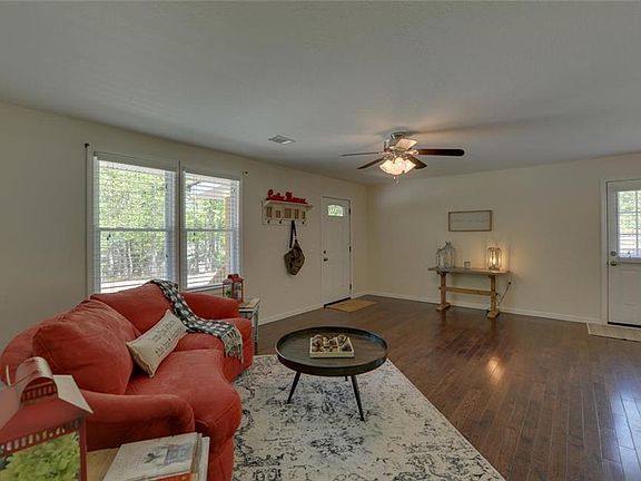 4th image of 455 Lake View Dr