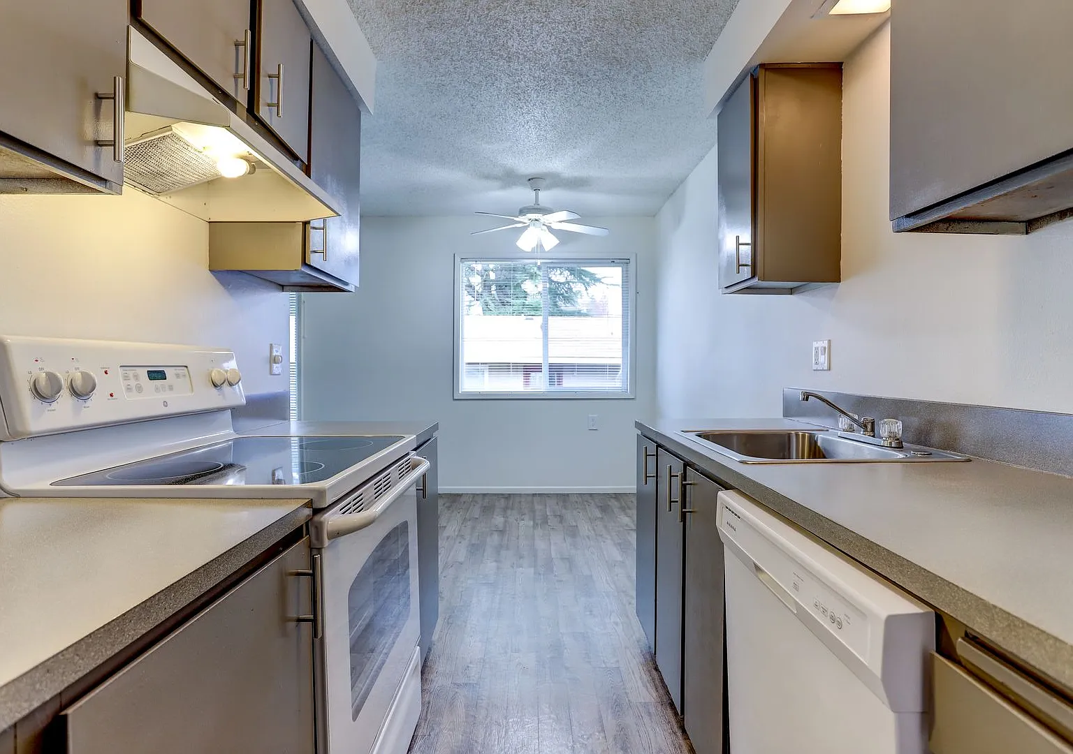 119 - Tyee Apartments — Photo 1