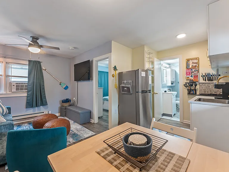 2207 New Jersey Ave — Photo 4
