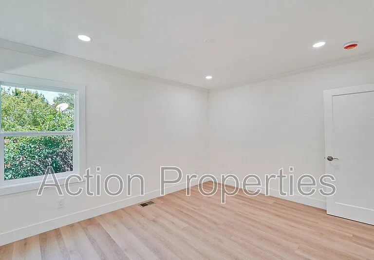 207 Haight St — Photo 17
