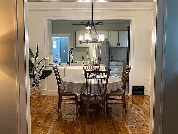 3rd image of 2056 Clarence Ave