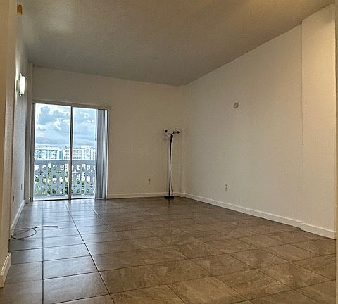 2nd image of 1020 Meridian Ave APT 915