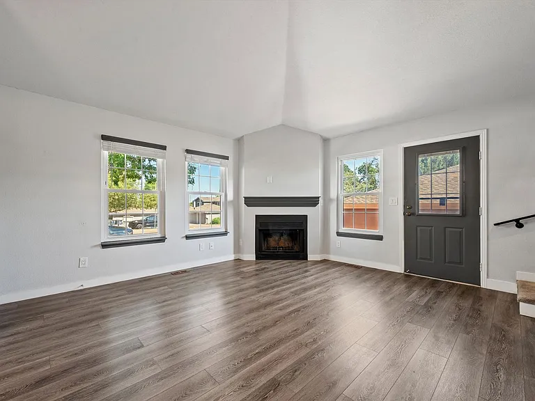5612 W Center Ave — Photo 7