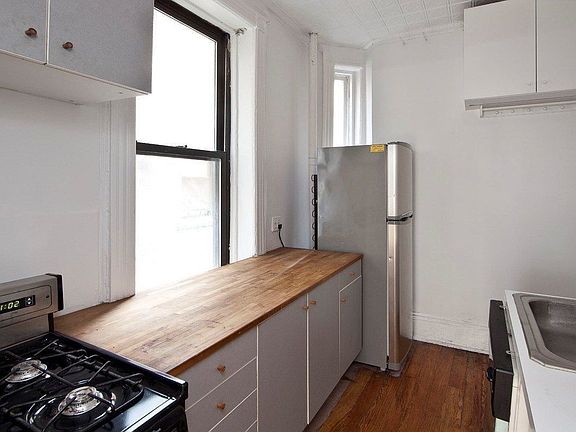 2nd image of 120 Macdougal St APT 12