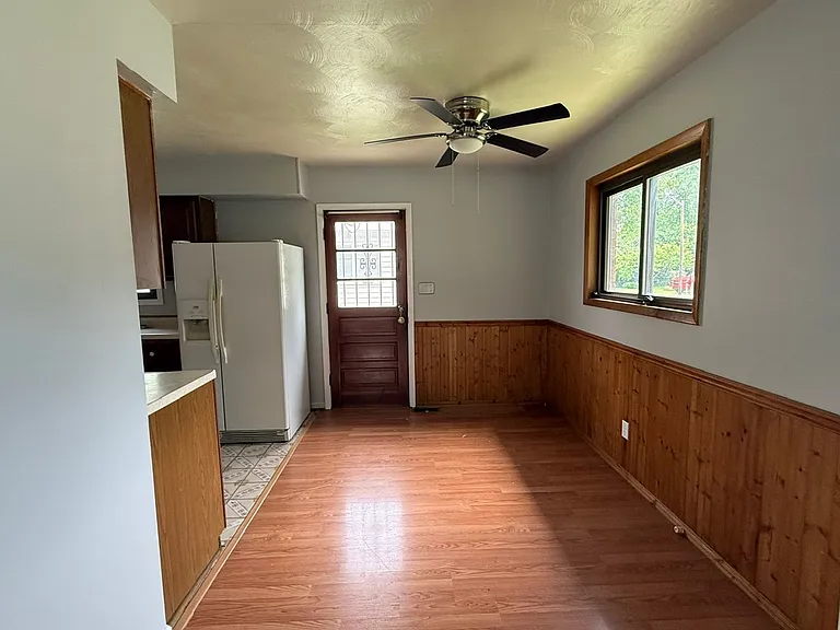 3702 Hoyt Ave — Photo 4