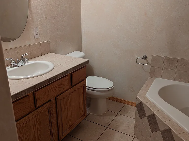 900 Marshall St #2 — Photo 6