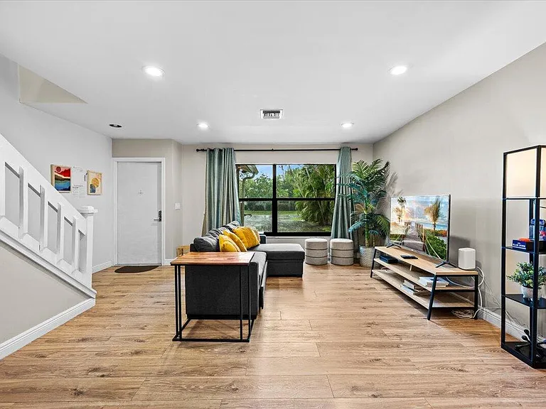 1602 Montauk Dr — Photo 2