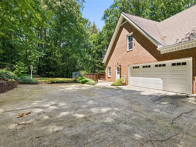 210 Willow Lake Cv — Photo 64