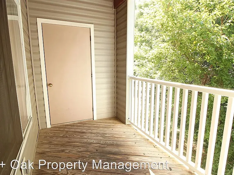 1431 Collegiate Cir #204 — Photo 9