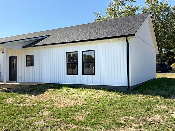 4th image of 131 Johnson Dr