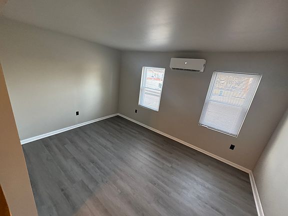 4th image of 609 W 2nd St APT 1