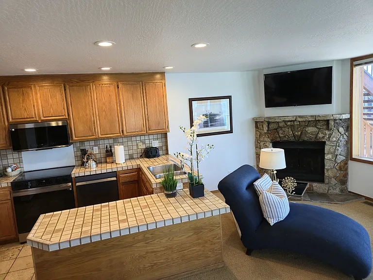 7220 N Lake Blvd #2 — Photo 5