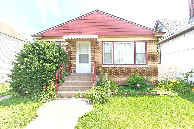 10443 S Avenue M photo 1