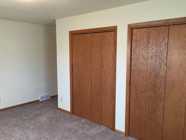 Master Bedroom (upstairs) - (16' x 13')