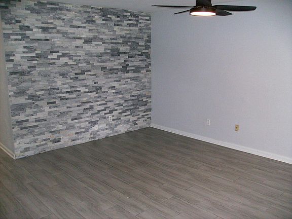 3rd image of 3512 Clover Meadows Dr