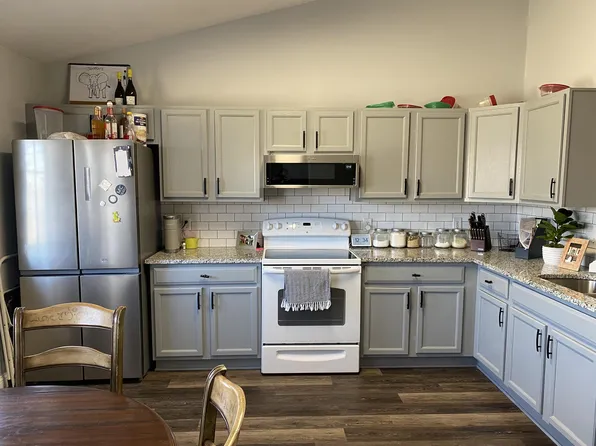 909 N Windermere Dr, Moore, OK 73160