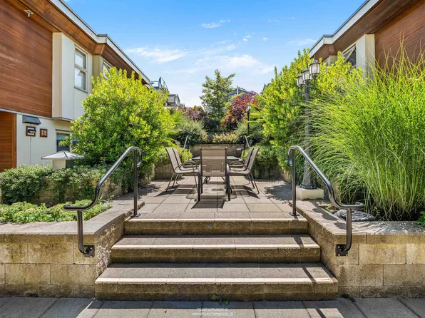 618 W 6th Ave #4, Vancouver, BC V5Z 1A3