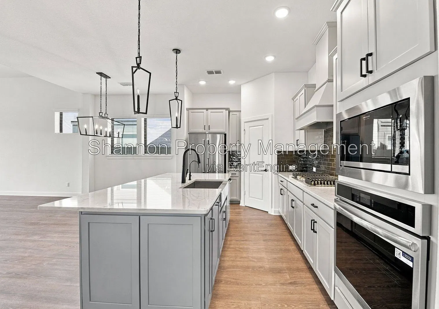 4 bed, 3.0 bath, 2692 sqft, $3,590 — Photo 4