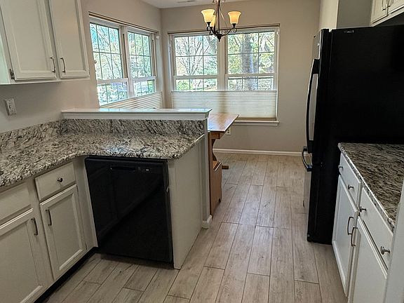 4th image of 145 Kingswood Ct