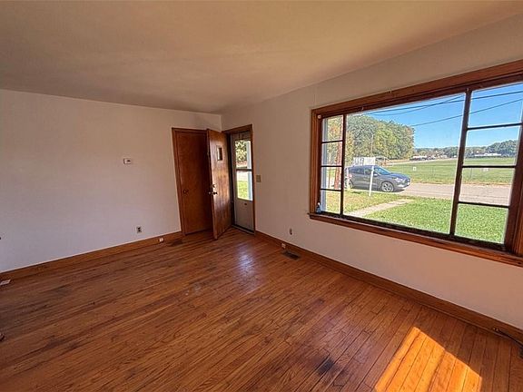 4th image of 902 Sebring Ave