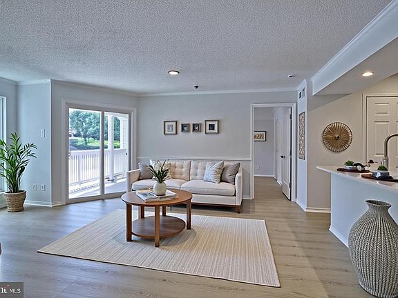 4th image of 1524 Lincoln Way APT 211