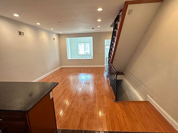 5th image of 5751 N Woodstock St