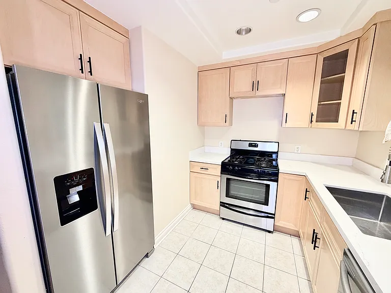 333 N Hill Ave #207 — Photo 10