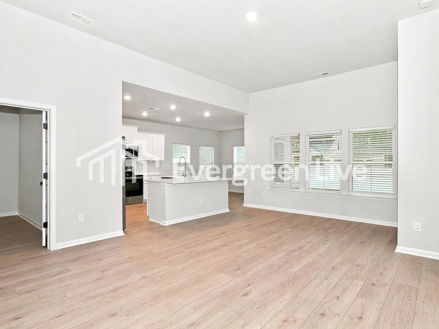 3 bed, 2.0 bath, 1748 sqft, $1,995 — Photo 2