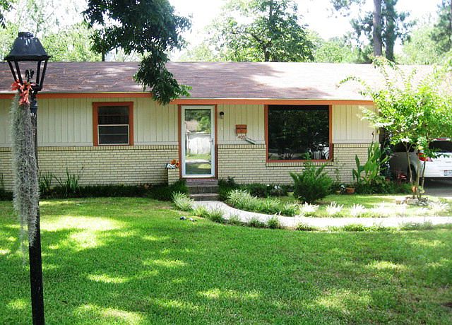 1st image of 403 Vine Dr