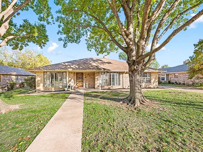 507 Crestview Dr — Photo 1