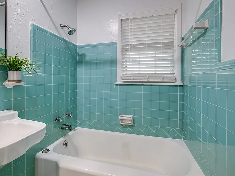 4620 N Harvey Pkwy #1/2 — Photo 33